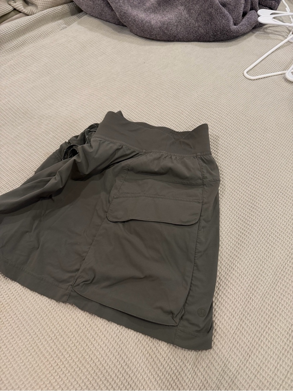 Lululemon Active Drawstring Cargo Skort in Olive - Picture 2 of 5